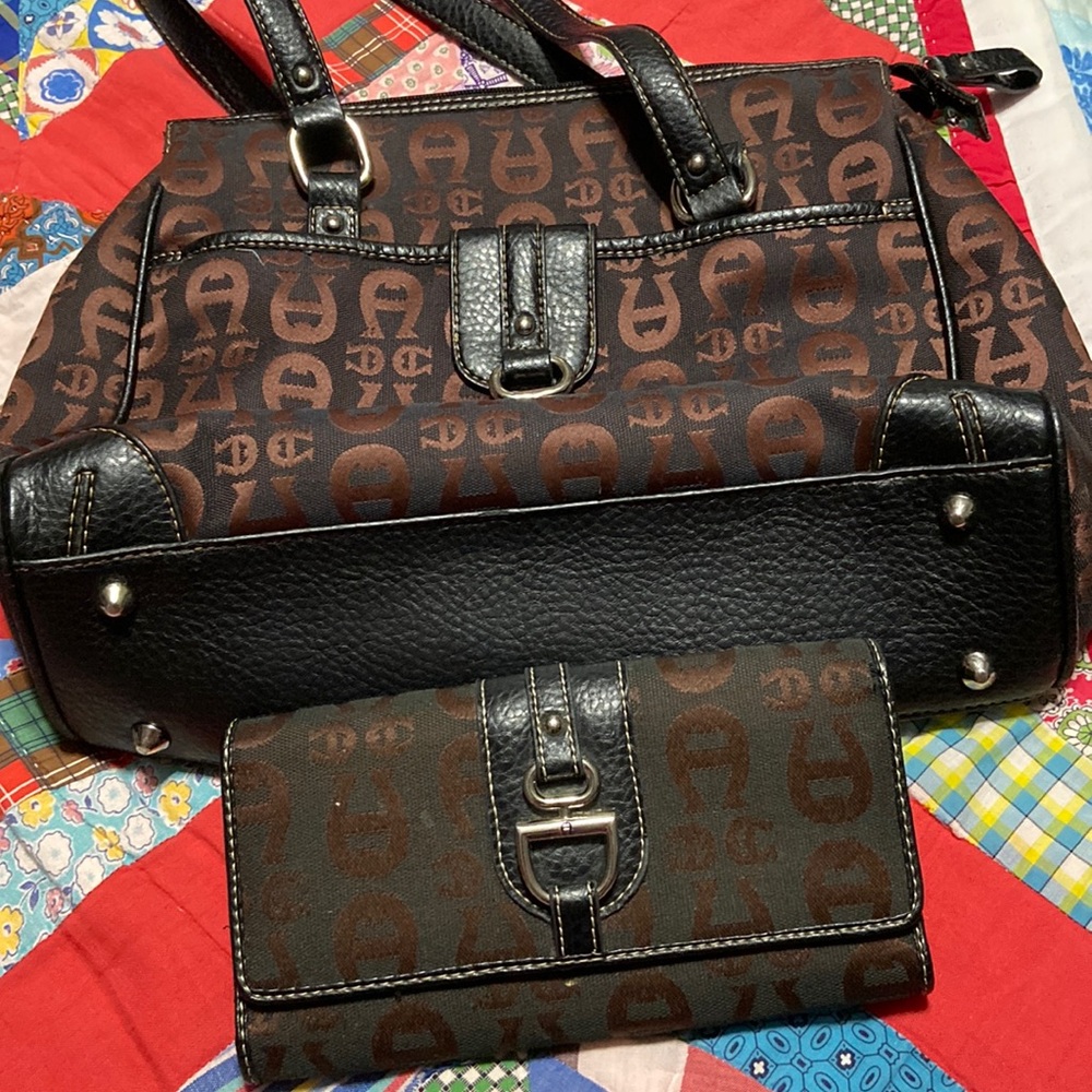 Medsize purse with matching wallet